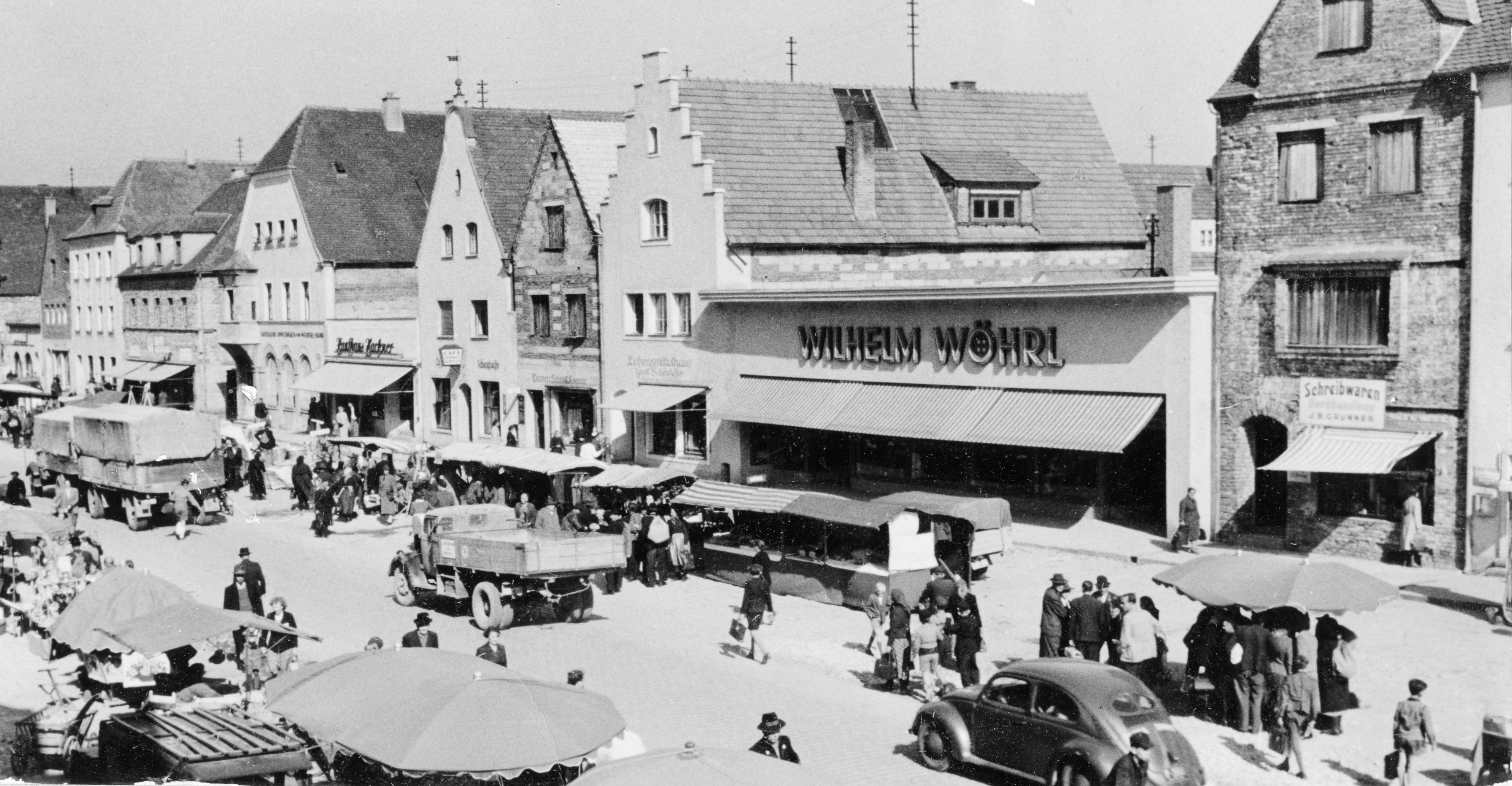 Auf diesem Bild aus dem Jahr 1951 hat die Neumarkter Marktstraße ganz offensichtlich ihren Namen noch verdient.