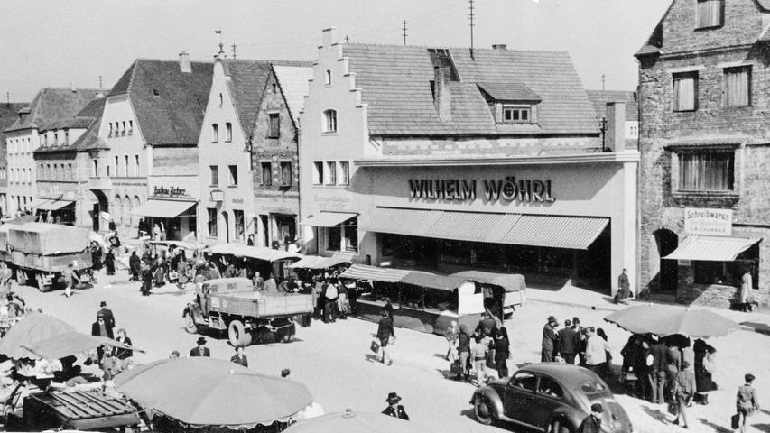 Auf diesem Bild aus dem Jahr 1951 hat die Neumarkter Marktstraße ganz offensichtlich ihren Namen noch verdient. 