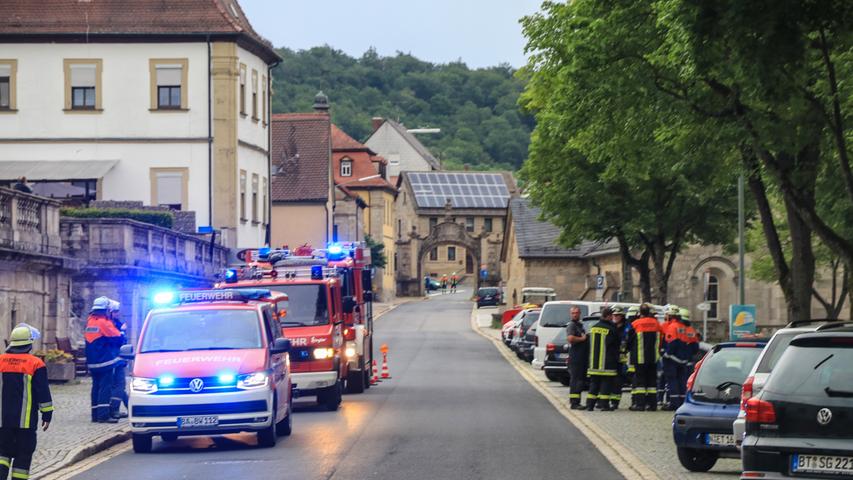 Großeinsatz bei Bamberg: Häftling legt Feuer in Gefängniszelle