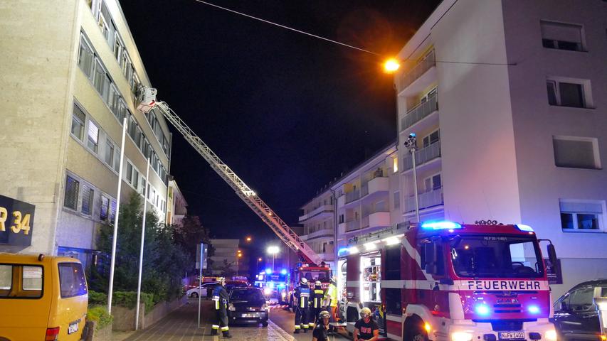 Brand in Bürogebäude: Nächtlicher Einsatz für Nürnberger Feuerwehr