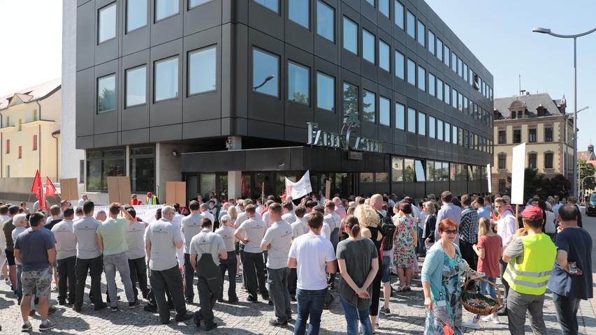 Erstmals in der Geschichte: Beschäftigte von Faber-Castell streiken