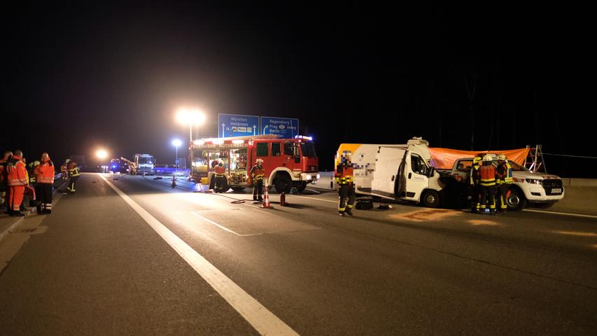 Transporter fährt in Anhänger: Tödlicher Unfall bei Mögeldorf