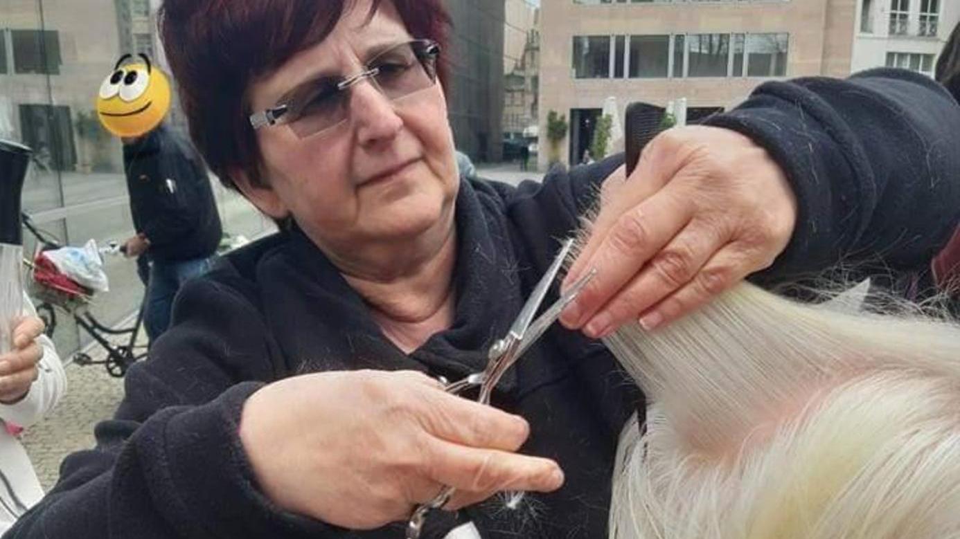 Gräfenbergerin schneidet Obdachlosen und Bedürftigen kostenlos die Haare