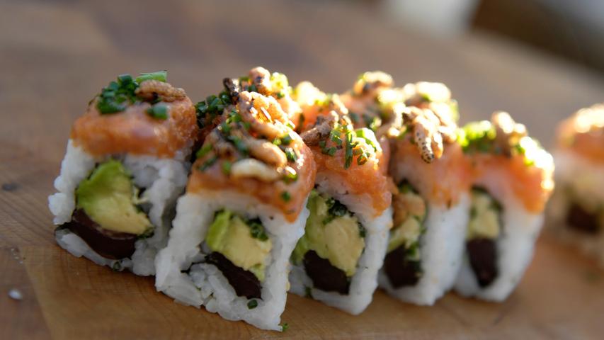 Wir gehen so langsam aber sich auf die Top 10 zu: Sushi-Bar Gingko ist wohl nicht nur Erlangern ein Begriff. Auch bei Touristen ist das Lokal eine beliebte Anlaufstelle, wenn es um das Thema Fisch geht. Mit 18 erhaltenen Stimmen gibt es als Belohnung Platz 19 in unserem Voting. Weitere Informationen zu Sushi-Bar Gingko erhalten Sie in unserem Gastro-Guide.
