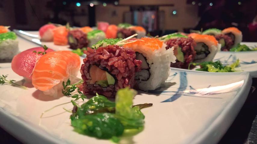 Wir starten den Countdown mit... Platz 23! Der geht an das Japanische Restaurant Nippon in Erlangen. Wer frisches Sushi liebt, der ist im Nippon genau richtig. Wechselnde Gerichte und frische Zutaten überzeugen seit Jahren die Kunden. Mit zwei Stimmen sichert sich das Lokal einen Platz in unserem Ranking. Weitere Informationen zu Nippon erhalten Sie in unserem Gastro-Guide.