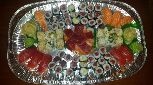 21 User haben für das Sushi Star in Fürth gestimmt. Damit landet das Restaurant auf Platz 15. Das Sushi Star kann seit Jahren mit dem reichhaltigen Angebot an Sushi-Boxen, Nigiri und Maki überzeugen. Wer eine günstigere Sushi-to-go-Option sucht, findet diese hier. Sie können zum Abholen bestellen oder liefern lassen. Weitere Informationen zum Sushi Star erhalten Sie in unserem Gastro-Guide.