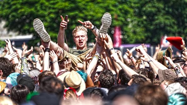 Nachdem der Festival-Sommer im vergangenen Jahr wegen der Corona-Pandemie ins Wasser gefallen ist, hofften die Veranstalter auf 2021. Viele Auftritte wurden in dieses Jahr verschoben, auch bei Rock im Park. Doch das Nürnberger Festival am Dutzendteich kann wegen der Pandemie auch in diesem Jahr nicht stattfinden.