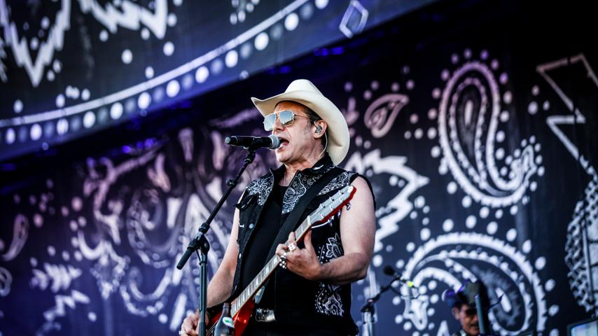 Nur echt mit Cowboy-Hut: The Bosshoss entern Zeppelin Stage bei Rock im Park