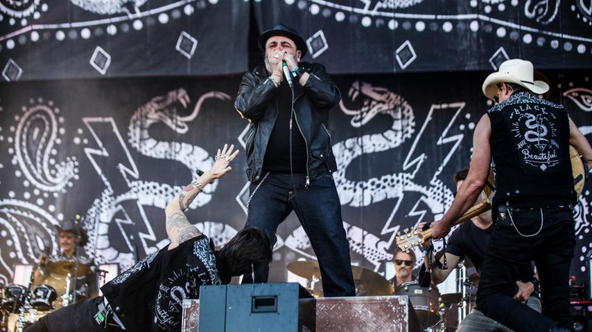 Nur echt mit Cowboy-Hut: The Bosshoss entern Zeppelin Stage bei Rock im Park