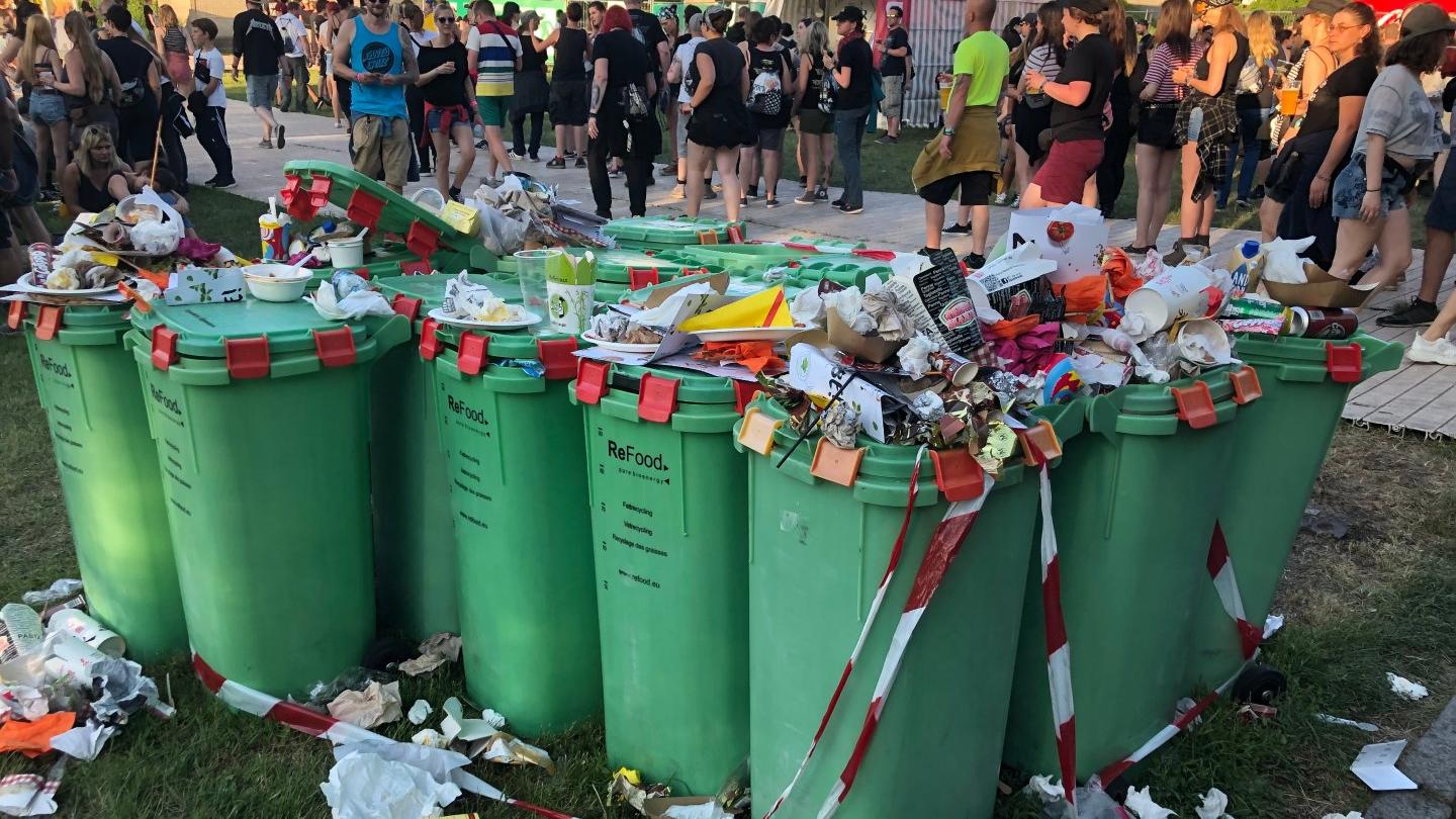 Was bleibt nach drei Tagen Festival? Viele tolle Erfahrungen, vielleicht ein Kater, aber vor allem: ganz viel Müll!