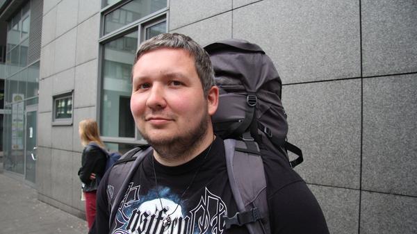 Besonders zu schätzen weiß Mike bei Rock im Park die "große Bandbreite an Bands und Genres". Nicht so gut fand er allerdings den Zeitplan. "Einige Bands, die ich gerne gesehen hätte, haben sich überschnitten." "Slipnot und Tenacious D waren meine persönlichen Highlights, ich bin hauptsächlich in der Metal-Fraktion unterwegs. Gerne hätte ich noch Slayer gesehen, das hat der Plan allerdings nicht zugelassen", so der 31-Jährige. Etwas Kritik muss er dann doch noch üben: "Bei Slipknot in den vordersten Reihen konnte man sich kaum bewegen, man stand geradezu in Schockstarre. Da sollten die Veranstalter sich überlegen, weniger Leute reinzulassen. Und auch die Straßenbahnen hätten länger fahren müssen".