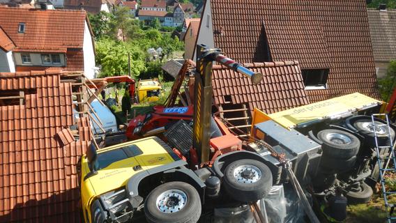 Autokran Kippte Auf Haus Aufwandige Bergung In Velden Velden Nordbayern De