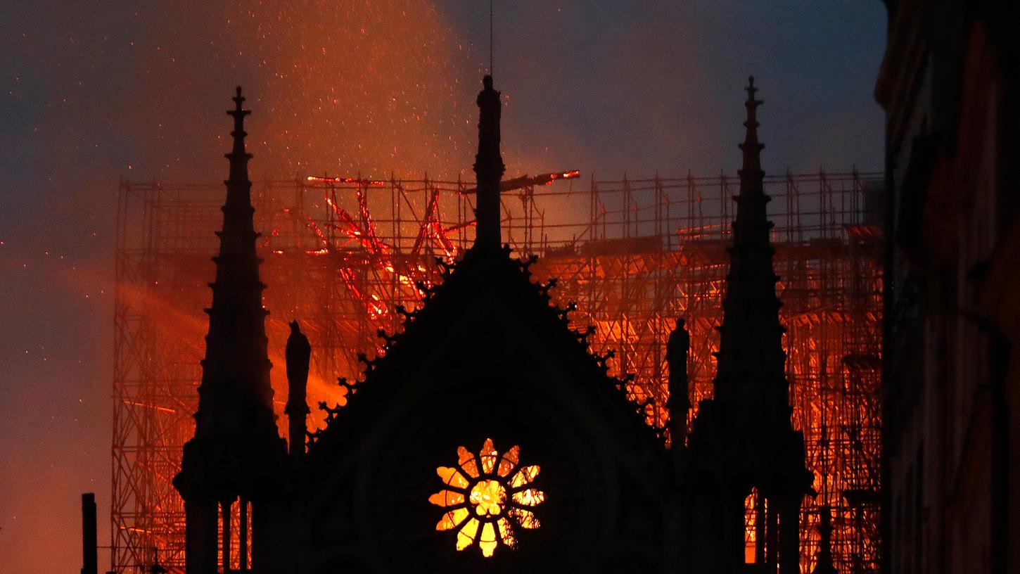Zwei Monate nach dem verheerenden Brand in Notre-Dame soll am kommenden Wochenende in der Pariser Kathedrale erstmals wieder eine Messe gefeiert werden.
