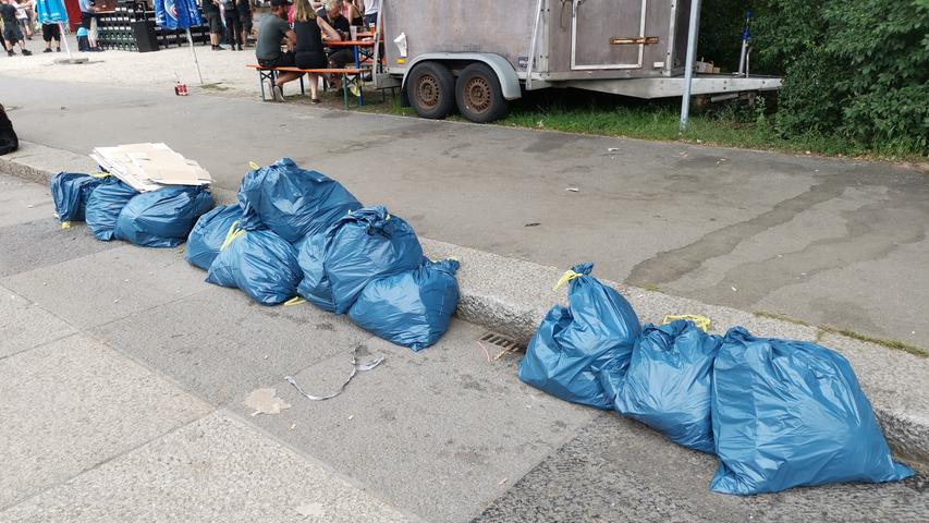 Flaschen, Dosen, Klappstühle: Rock im Park wird zur Unrat-Sammelstelle