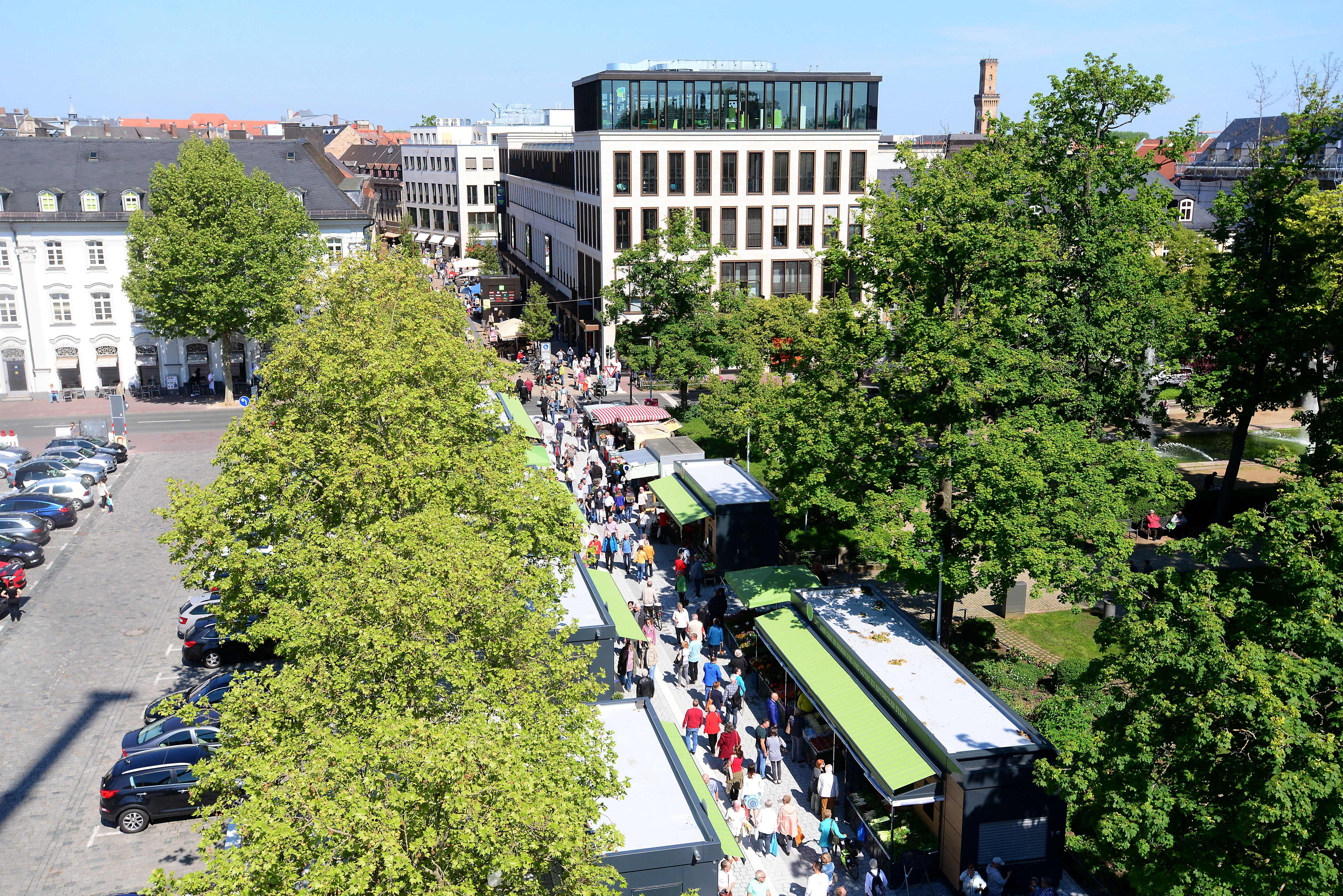 Vorläufiger Höhepunkt der Entwicklung ist die Eröffnung des neuen Fürther Wochenmarktes, auf dem es ein großes Feinkost- und Imbissangebot gibt. Doch es geht noch weiter: Anfang 2021 soll an Stelle des City-Centers das neue Einkaufszentrum "Flair" eröffnen.