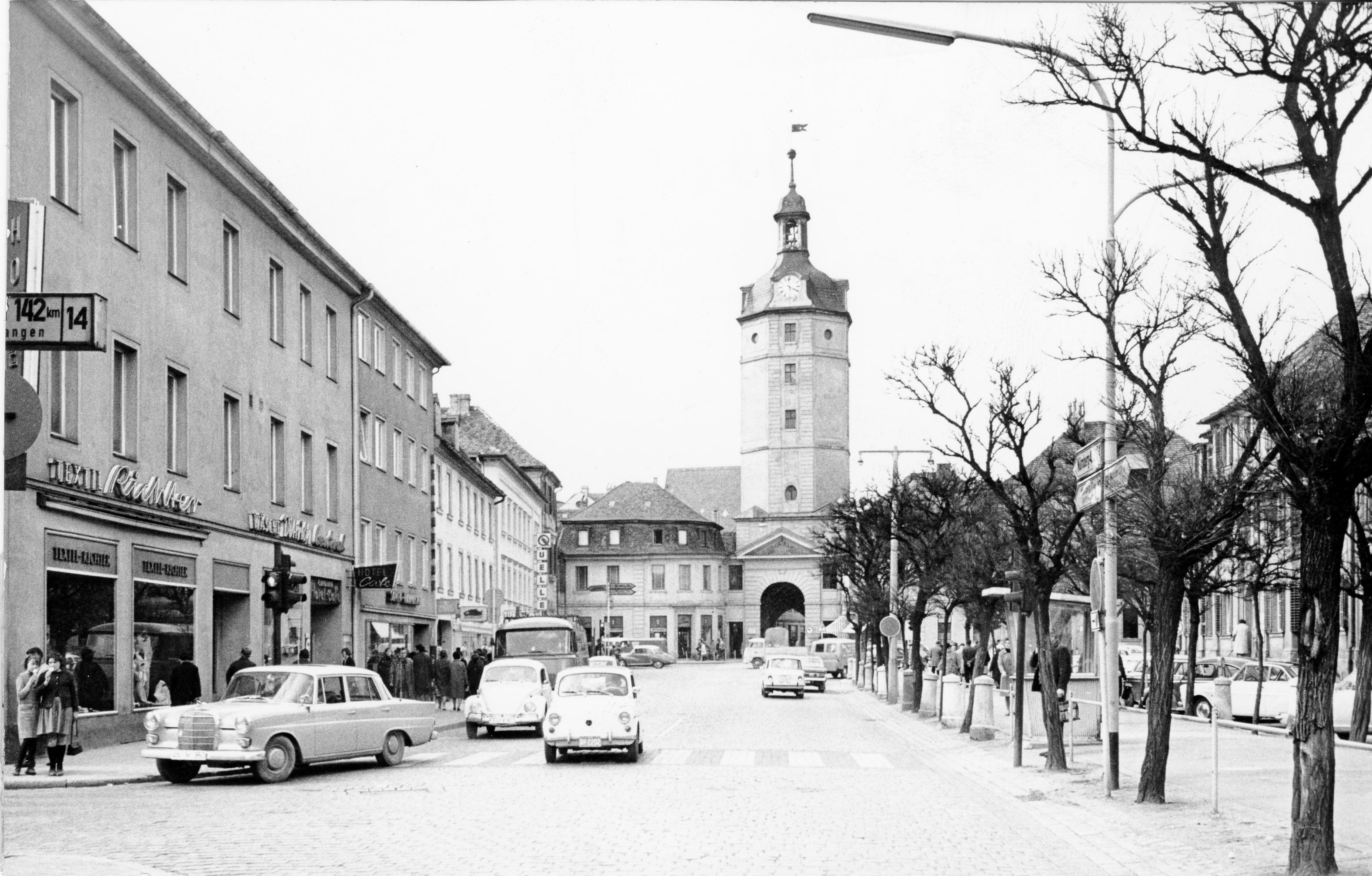 In den 1960ern kamen dann zusehends mehr Autos auf.