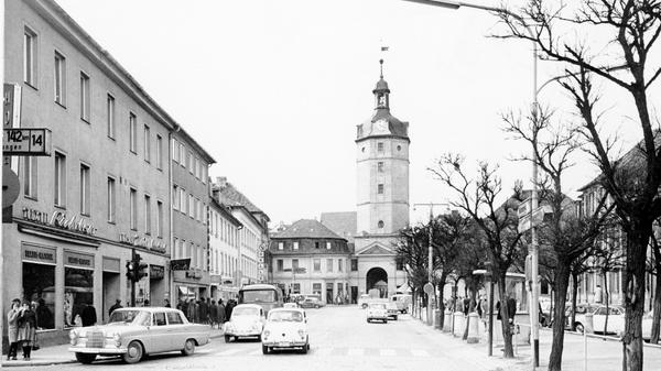 In den 1960ern kamen dann zusehends mehr Autos auf.