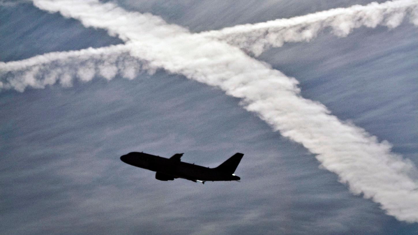 Fliegen hat im Zuge der Klimadebatte ein schlechtes Image erhalten. Die Anzahl der Flugbuchungen weltweit geht trotzdem kaum zurück.