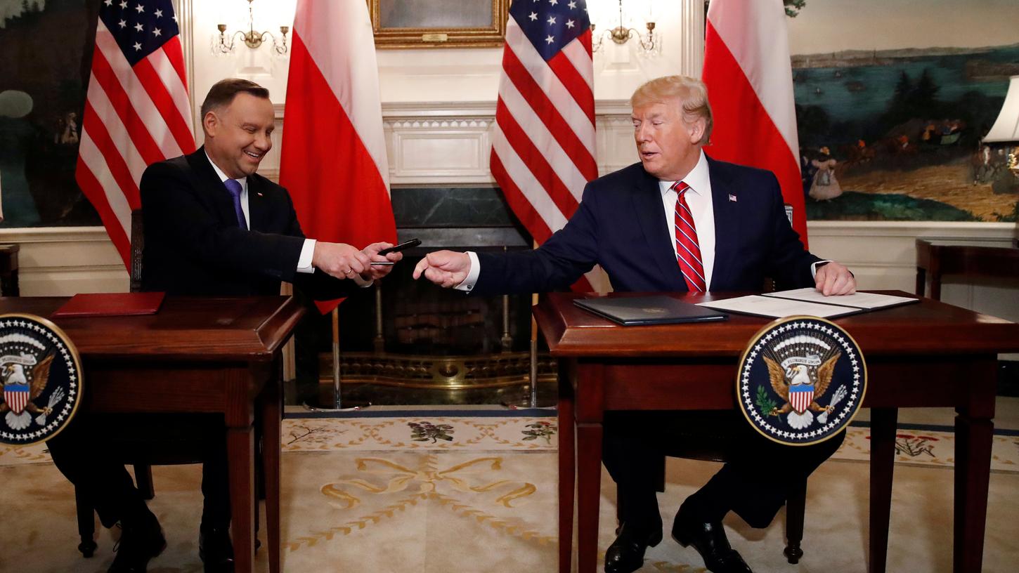 Andrzej Duda, Präsident von Polen, hatte auch eine permanente US-Militärbasis in seinem Land ins Gespräch gebracht - mit dem Namen "Fort Trump", zu Ehren des US-Präsidenten.