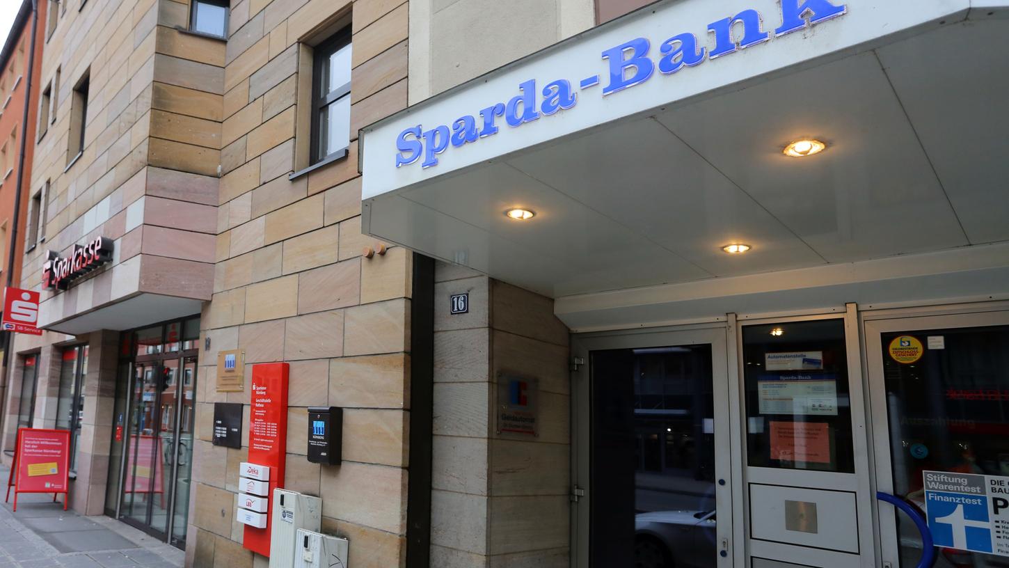 Auch die Sparda-Bank verabschiedet sich vom kostenlosen Girokonto und verlangt ab 2021 Gebühren. 