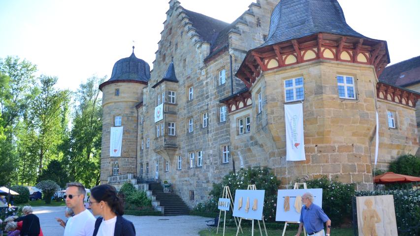 Buntes Gartenfest: Wieder volles Haus in Schloss Eyrichshof