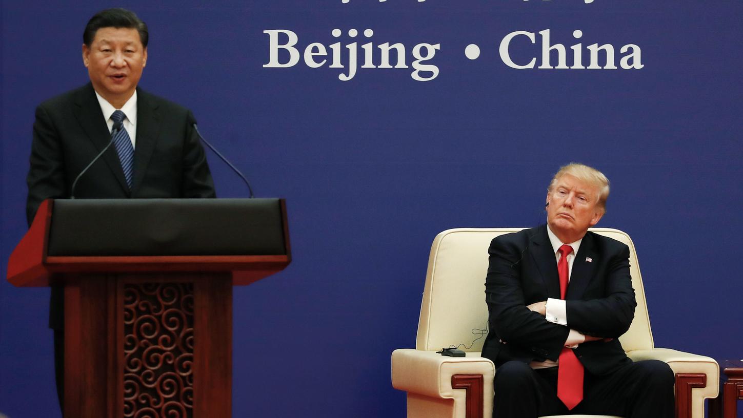 "China wird uns niemals einholen können", sagt Trump – und gewährt damit ein wenig Einblick in seine Motivlage. Chinas Staats- und Parteichef Xi Jinping (Foto links) steckt wegen Trump in der größten Krise seiner Herrschaft.