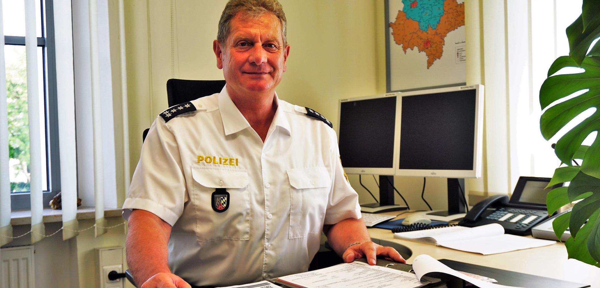 Peter Gotteswinter Eine Bilderbuchkarriere In Polizeiuniform Parsberg Nordbayern De