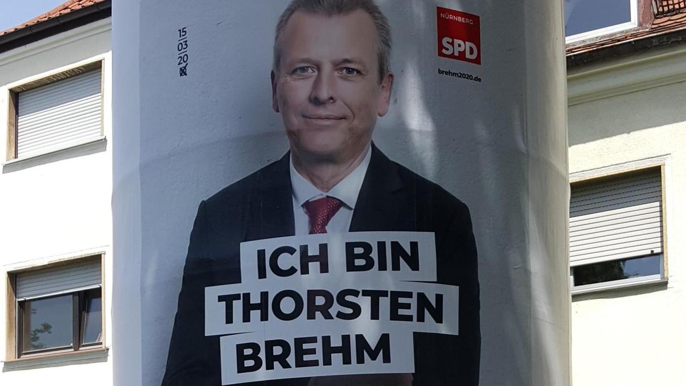 Die SPD eröffnet ihren Wahlkampf: 13 Nürnberger(innen), darunter OB Maly, bekennen auf Plakaten "Ich bin Thorsten Brehm" und stellen sich damit hinter seine Ideen.