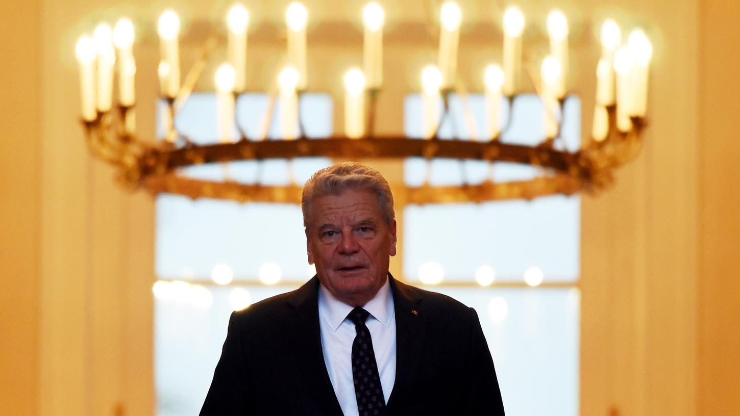 Der frühere Bundespräsident Joachim Gauck hat "eine erweiterte Toleranz in Richtung rechts" gefordert - und erntete damit viel Kritik.