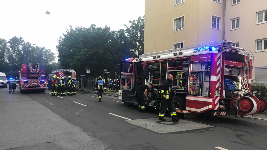 Kellerbrand in Nürnberg: 21 Bewohner aus Mehrparteienhaus gerettet