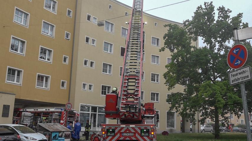 Aufregung in der Nürnberger Südstadt: Am frühen Montagmorgen gegen 5 Uhr ist am Dr.-Luppe-Platz im Keller eines Mehrfamilienhauses ein Feuer ausgebrochen