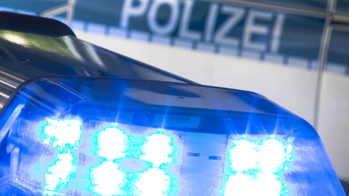 Über Nacht verschwand ein Mädchen aus Pommersfelden. Inzwischen wurde sie gefunden.
Über Nacht verschwand ein Mädchen aus Pommersfelden. Inzwischen wurde sie gefunden.