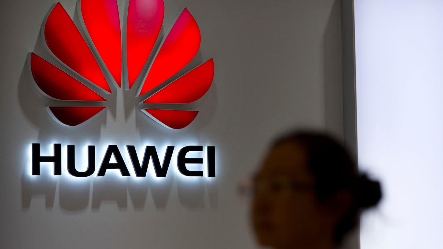Huawei stellt sich wegen der US-Sanktionen gegen den chinesischen Konzern auf einen starken Geschäftsrückgang ein.