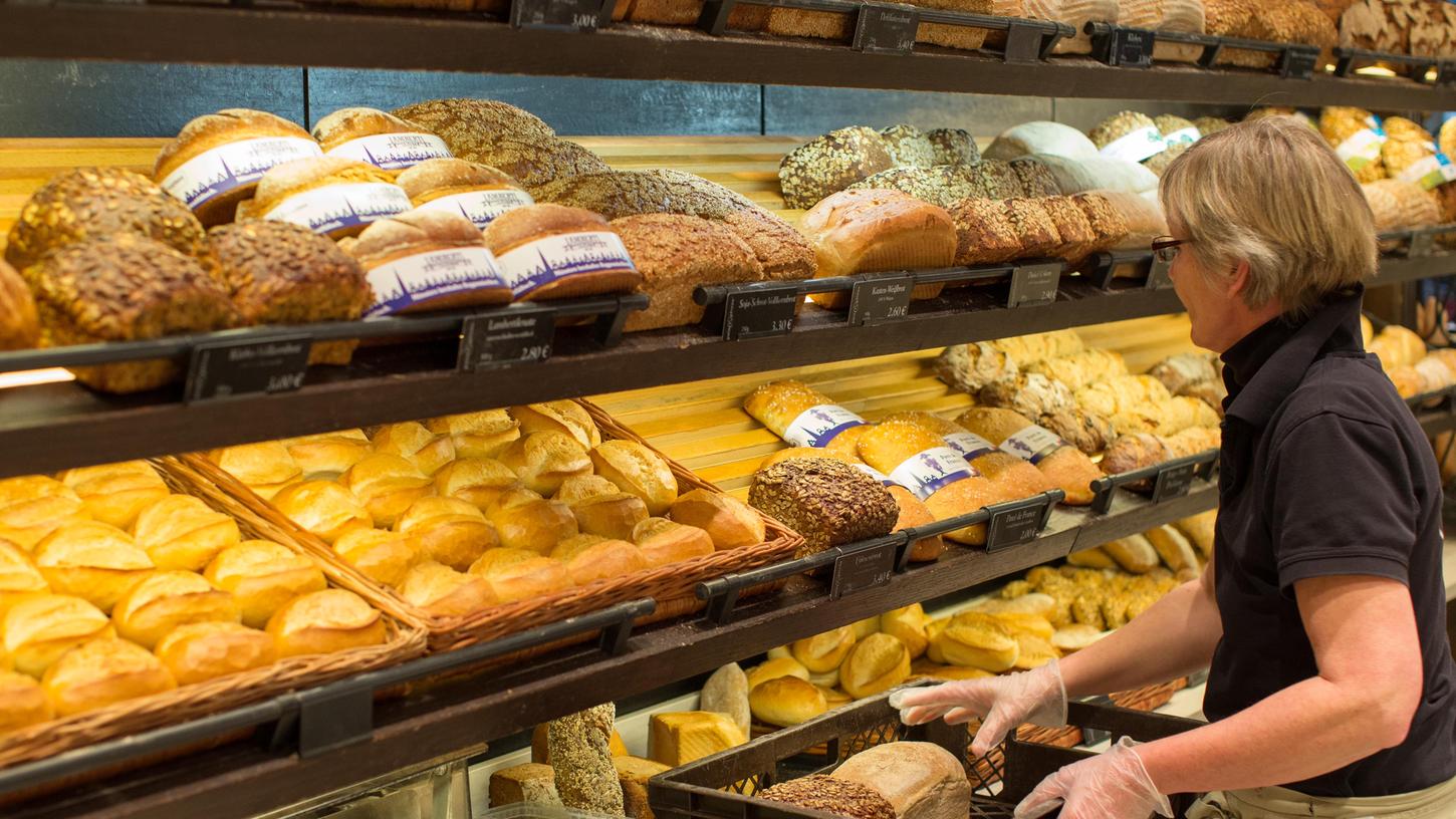 In vielen Bäckerei-Filialen sind die Regale bei Ladenschluss fast immer voll.