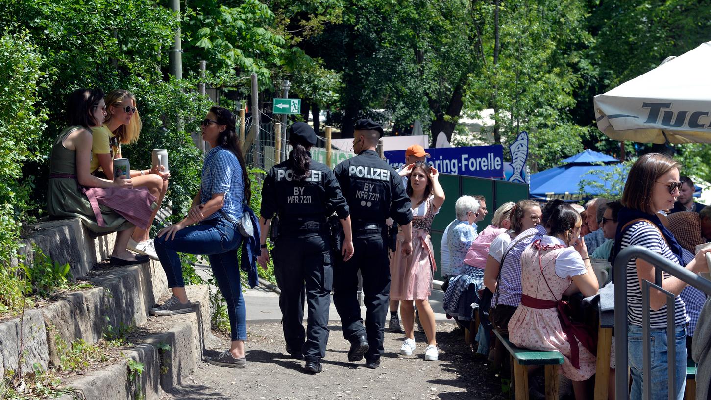 Urlaubssperre zur Bergkirchweih: Die Polizisten sind während der zwölf Tage im Dauer-Einsatz.