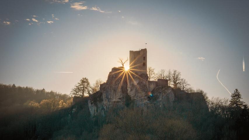 Sina Geerling heißt auf Instagram „boehmischedoerfer“ und zeigt Landschaftsfotografien wie diese hier von der Burgruine Neideck. Aber auch Porträtfotografie hat sie im Angebot.