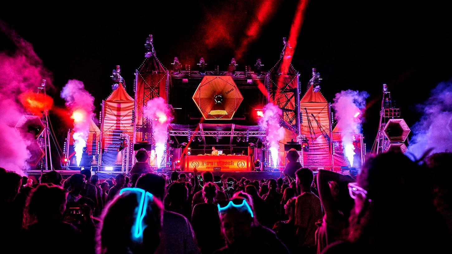 Satte Bässe bekommen die Gäste beim Burning Beach in Allmansdorf zu spüren. Bereits 2018 legte war Sven Väth hier auf. Satte Bässe bekommen die Gäste beim Burning Beach in Allmansdorf zu spüren. Bereits 2018 legte war Sven Väth hier auf.
