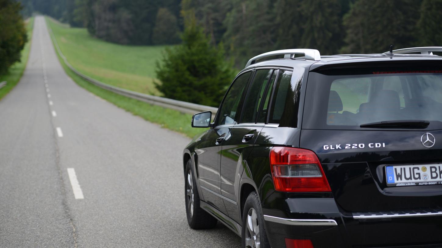 Das Kraftfahrt-Bundesamt (KBA) hat am Samstag einen amtlichen Rückruf von rund 60.000 Mercedes angeordnet.