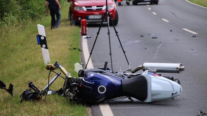 Kollision mit Auto: Biker stirbt in Nürnbergs Süden