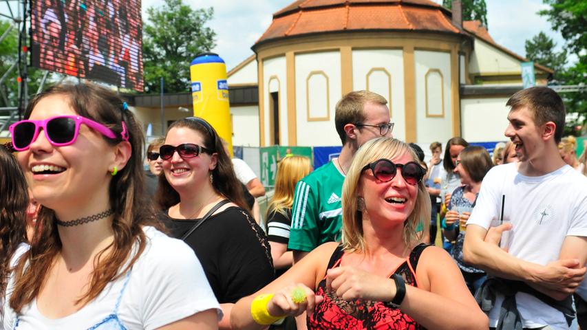 Heißer Hüftschwung, nackte Haut: Forchheim feiert wilde 90er-Party