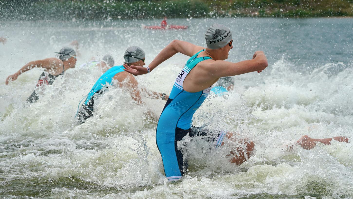 Das Schwimmen gehört zu den drei Triathlon-Disziplinen, für die die Athleten regelmäßig trainieren sollten.