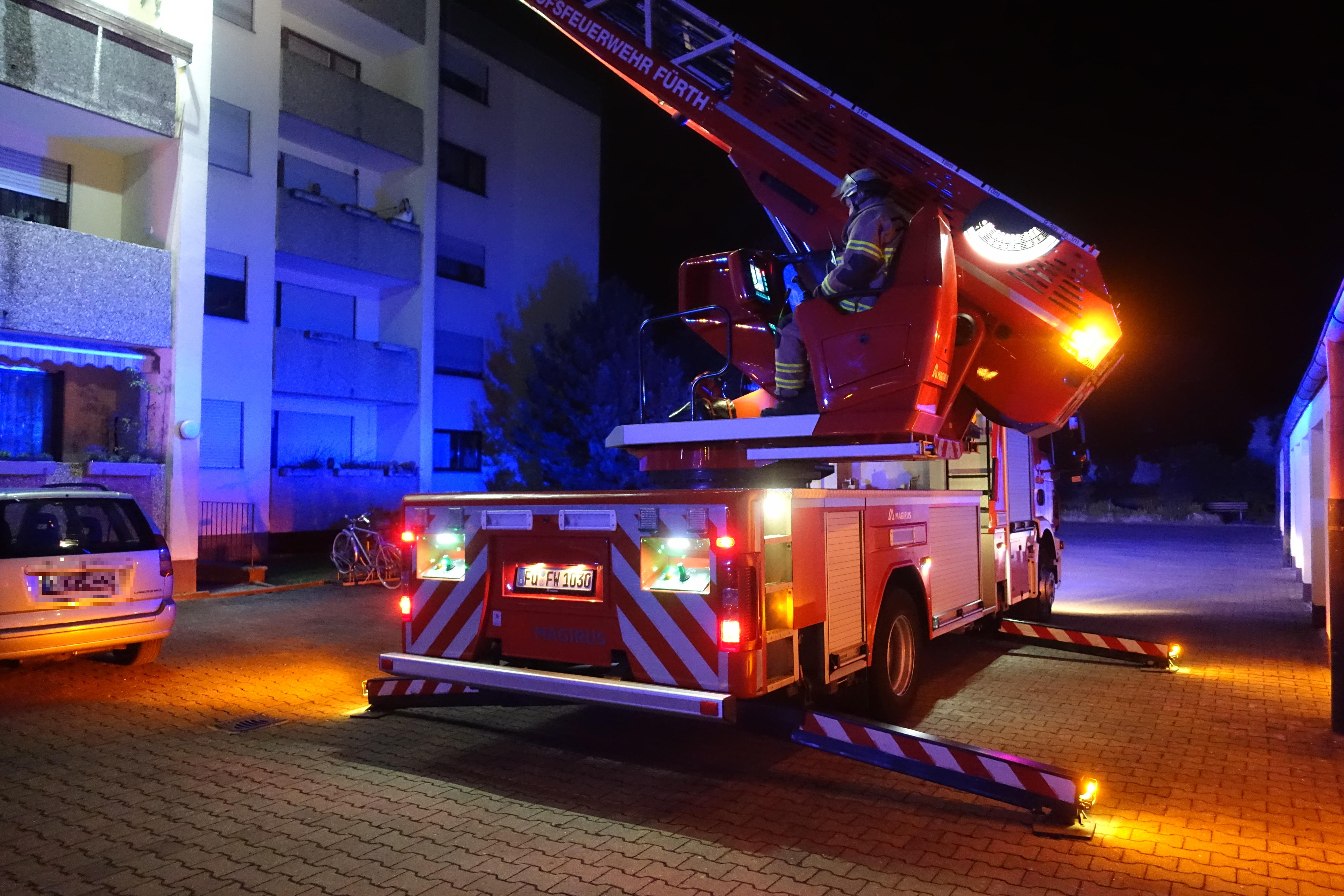 Brennende Waschmaschine auf Balkon: Feuerwehreinsatz in Fürth - Fürth