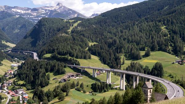 Tirol sperrt Landstraßen für Reiseverkehr