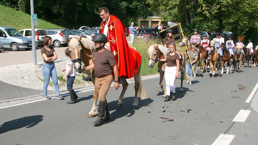 Stephanusritt in Moggast: 76 Reiter huldigen dem Pferdepatron