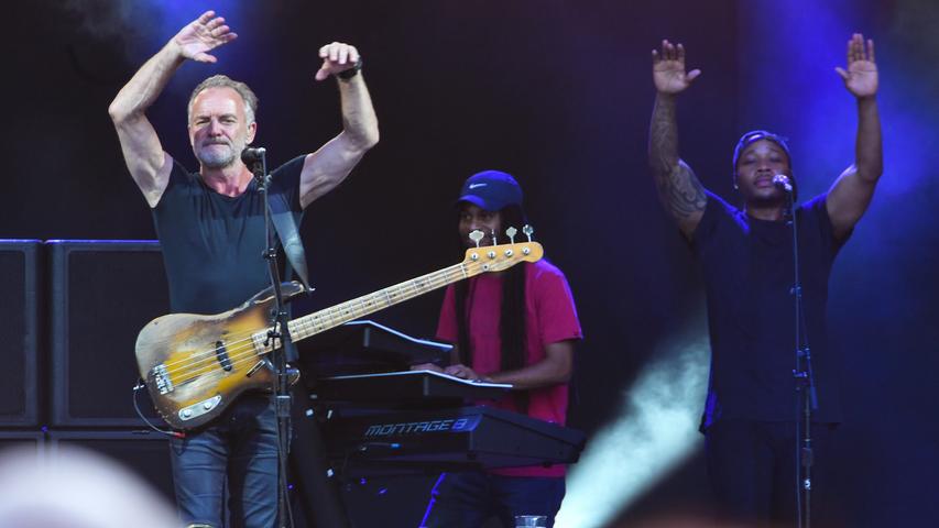Er ist einer der größten Stars der letzten Jahrzehnte – und offenbar kleineren Städten nicht abgeneigt: Sting stattete am Sonntagabend im Rahmen seiner "My Songs"-Tour Forchheim einen Besuch ab. Anlass war das 180. Jubiläum der Sparkasse Forchheim.