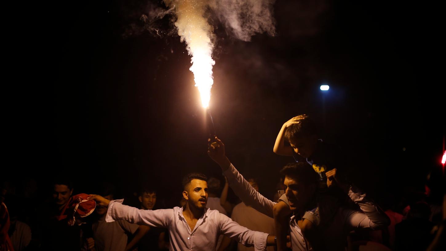 Anhänger von Ekrem Imamoglu feiern den Wahlsieg ihres Kandidaten in Istanbul.