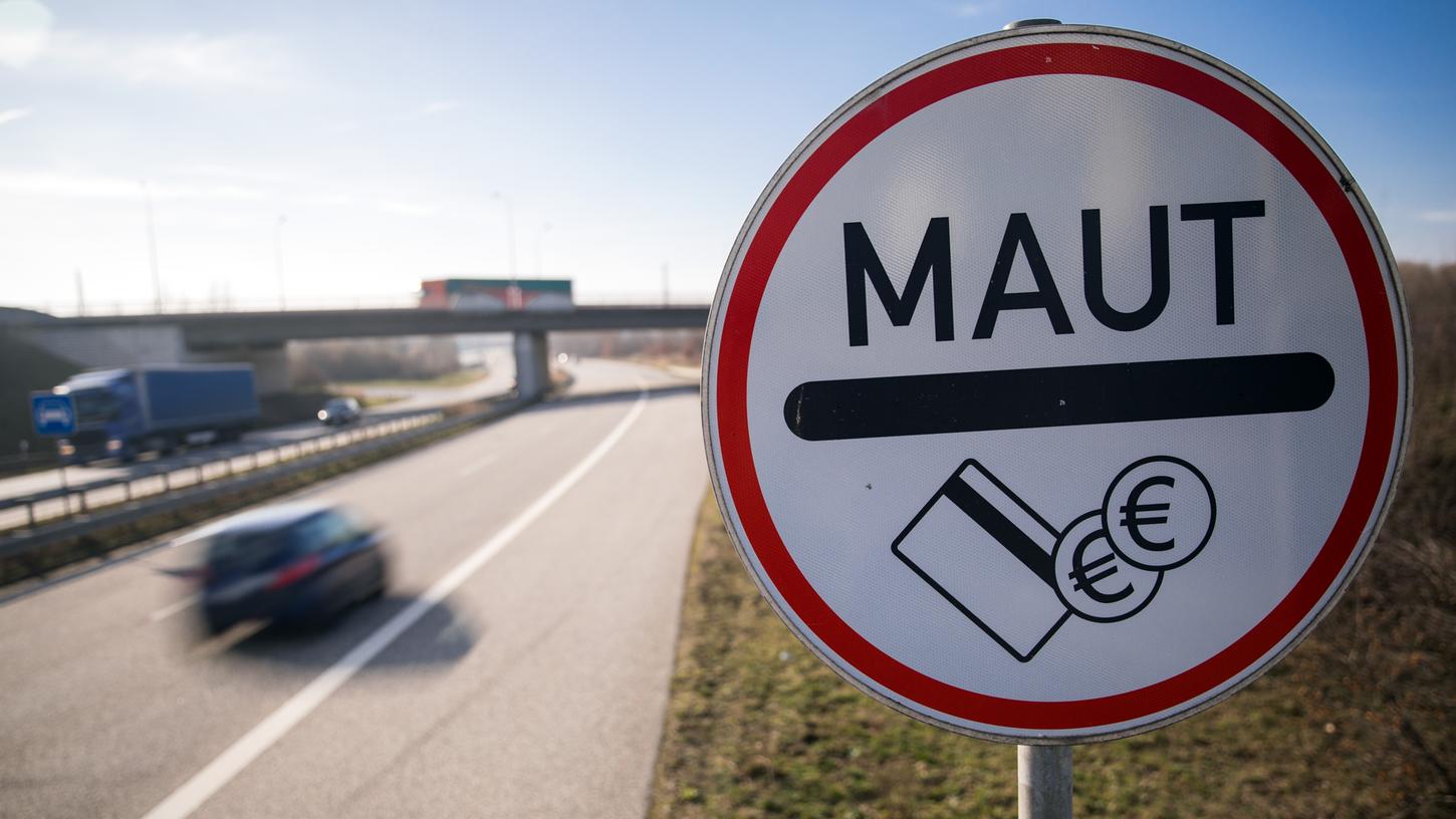 Der Europäische Gerichtshof hatte vergangene Woche die Pkw-Maut in der geplanten Form für rechtswidrig erklärt, da sie Fahrer aus dem Ausland benachteilige.