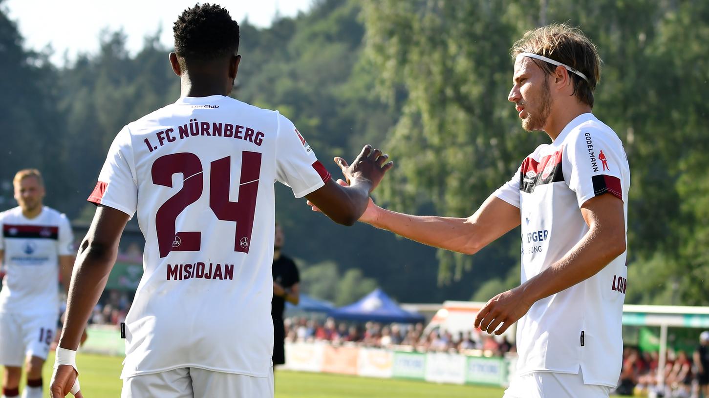 Felix Lohkemper (re.) gelang in der ersten Hälfte ein lupenreiner Hattrick.