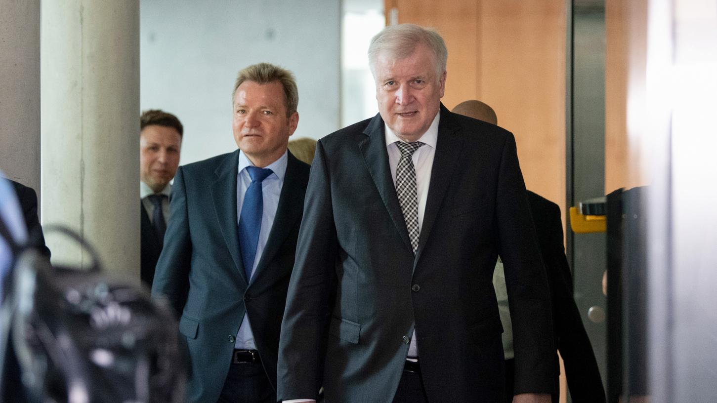 Berlin: Der Bundesinnenminister nahm am Mittwoch bei der Sitzung des Innenausschusses des Bundestags zum Mordfall Lübcke teil.