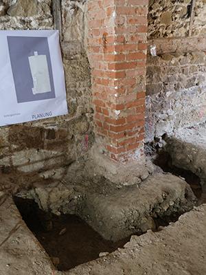 Archäologische Grabung im Erdgeschoss. Archäologische Grabung im Erdgeschoss.